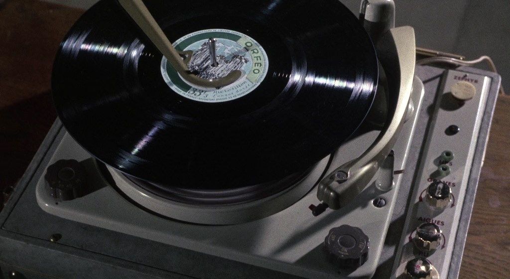 Шарада кадр 4
