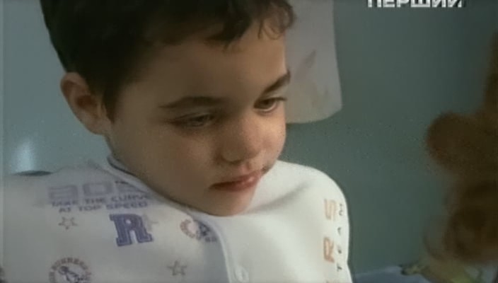 Хлопчик на воді кадр 1