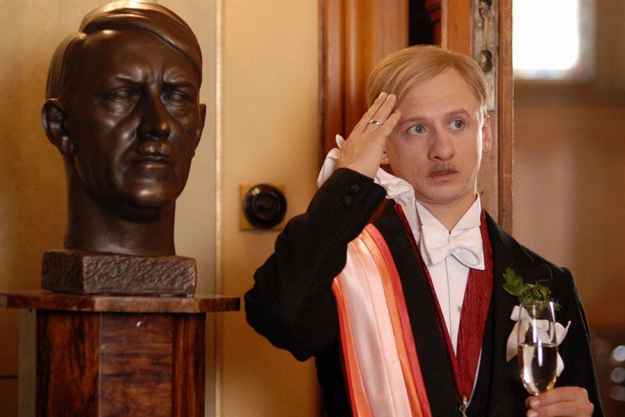 Я обслуговував англійського короля кадр 6