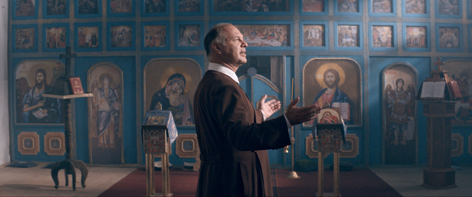 На крок позаду серафима кадр 2